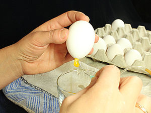 Альтернативный способ выдувания содержимого из яйца | Ярмарка Мастеров - ручная работа, handmade