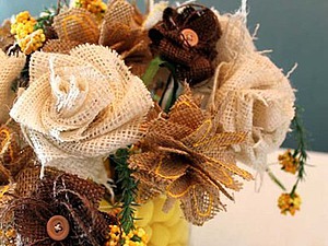 Необыкновенные цветы из обыкновенной мешковины | Ярмарка Мастеров - ручная работа, handmade