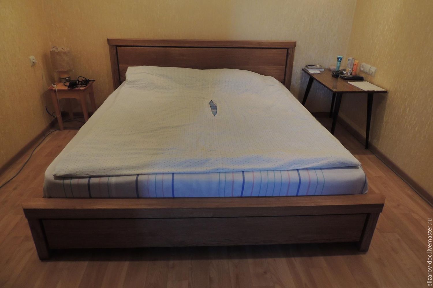 Кровать на дубовых Кровать на дубовых