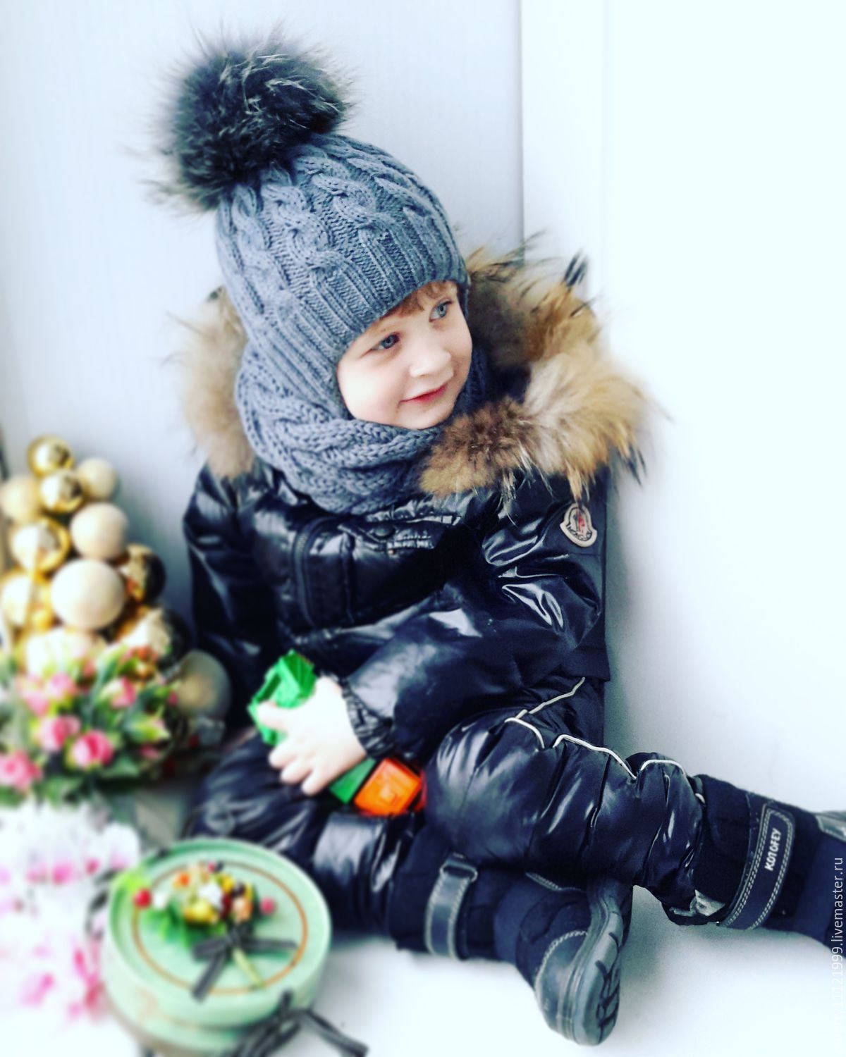 Комплект с помпонами Комплект с помпонами