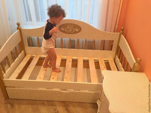 Детская кроватка из дерева ручной работы Детская кроватка из дерева ручной работы
