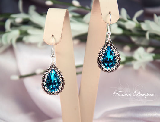 Серьги из голубого бисера Серьги из голубого бисера