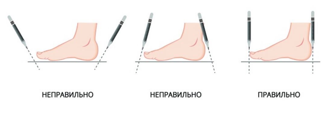 Одинокая куколка меряет новое белье и присаживается на дилдо киской перед телеком