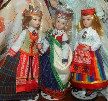 Три прибалтийки - литовка, латышка и эстонка - цена за трех кукол - 4400 рублей.