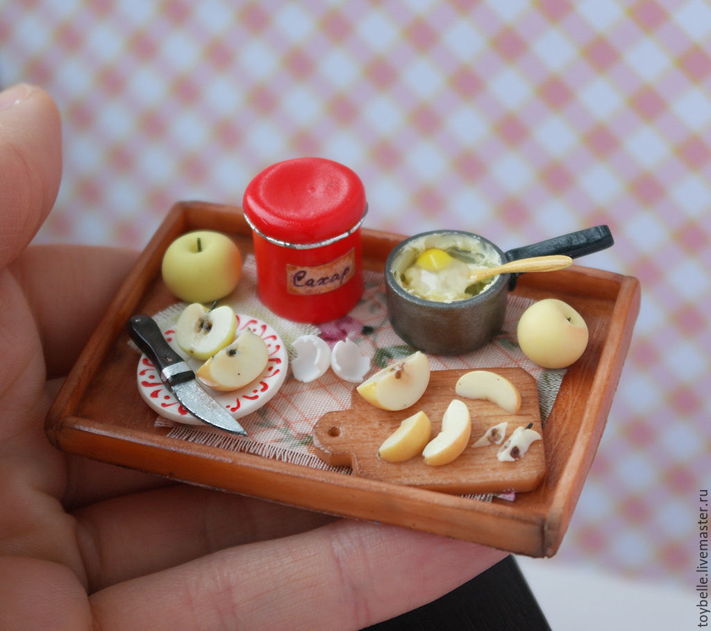 tiny apples from polymer clay 1:12