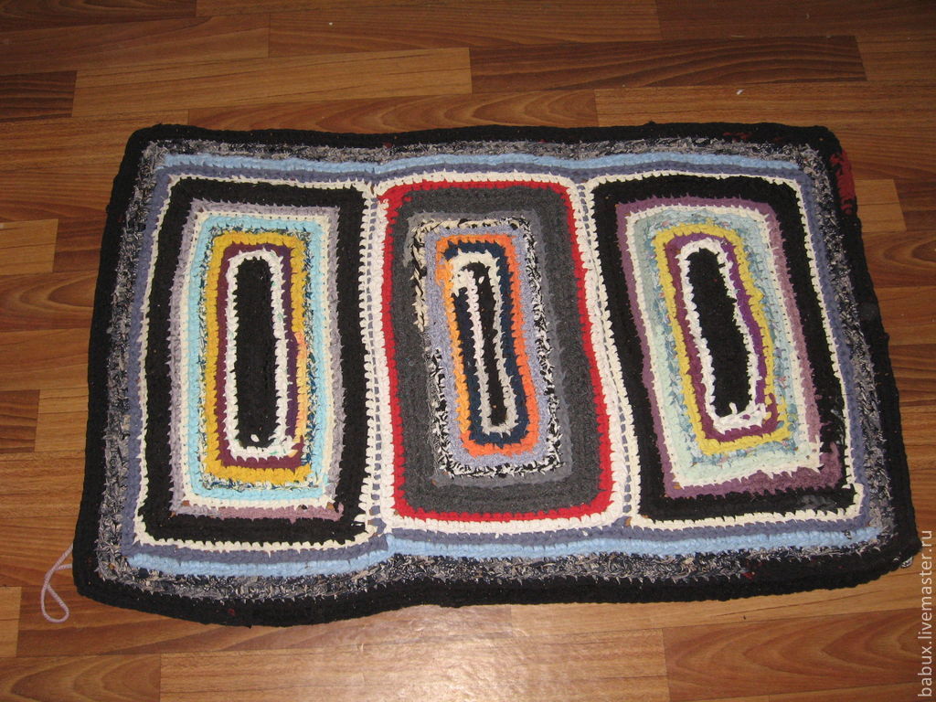 http://cs1.livemaster.ru/storage/f5/83/94f5afe68ad792c9fa42b2d281-russkij-stil-kovrik-kantri.jpg