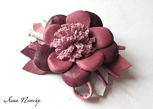 Брошь-цветок из натуральной кожи | Ярмарка Мастеров - ручная работа, handmade
