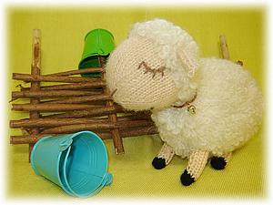 Вязаная овечка спицами