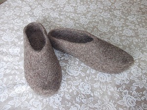 Валяние тапочек: тонкости создания оригинальной и комфортной обуви ручной работы