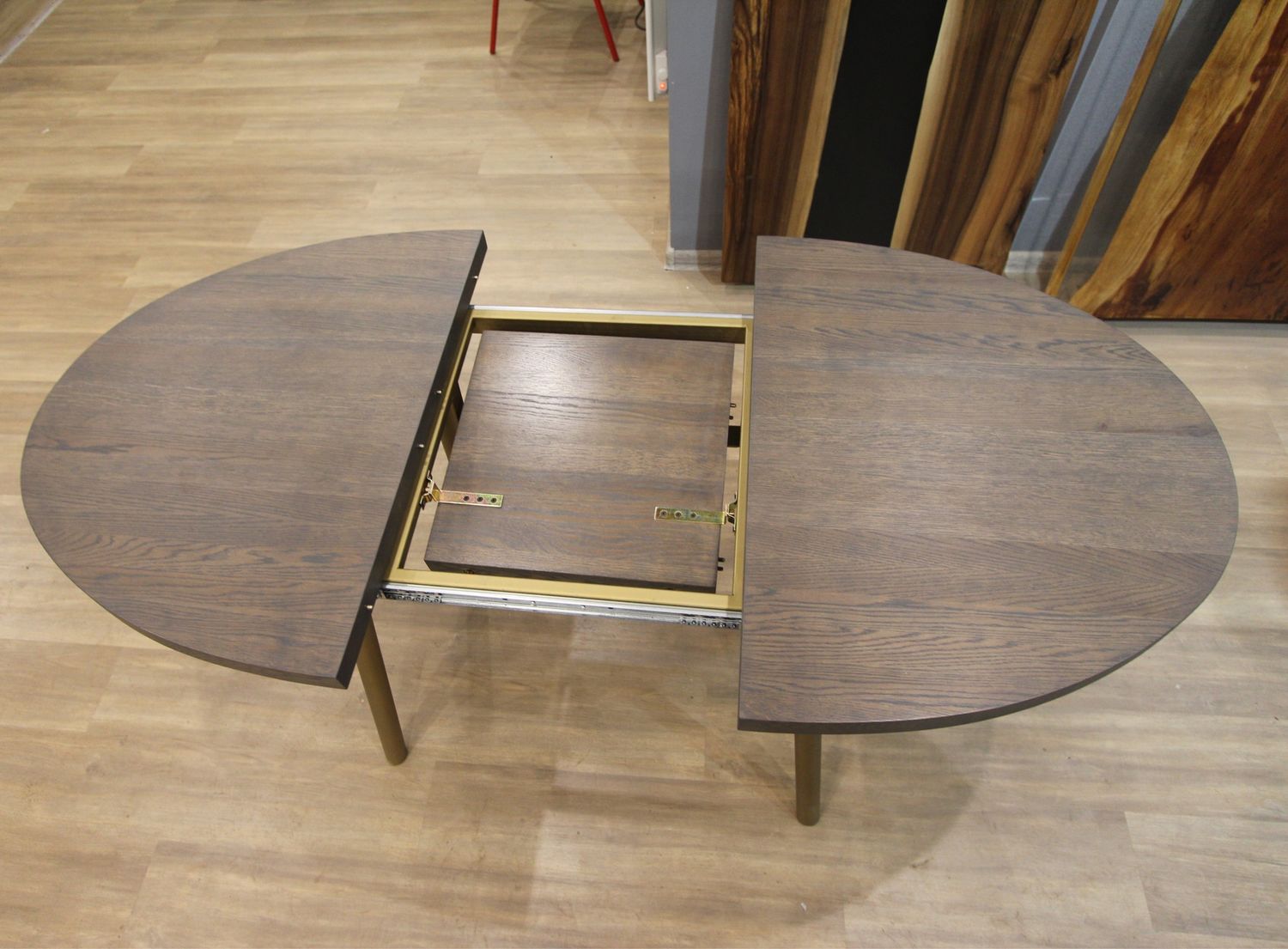 круглый раскладной стол из дерева