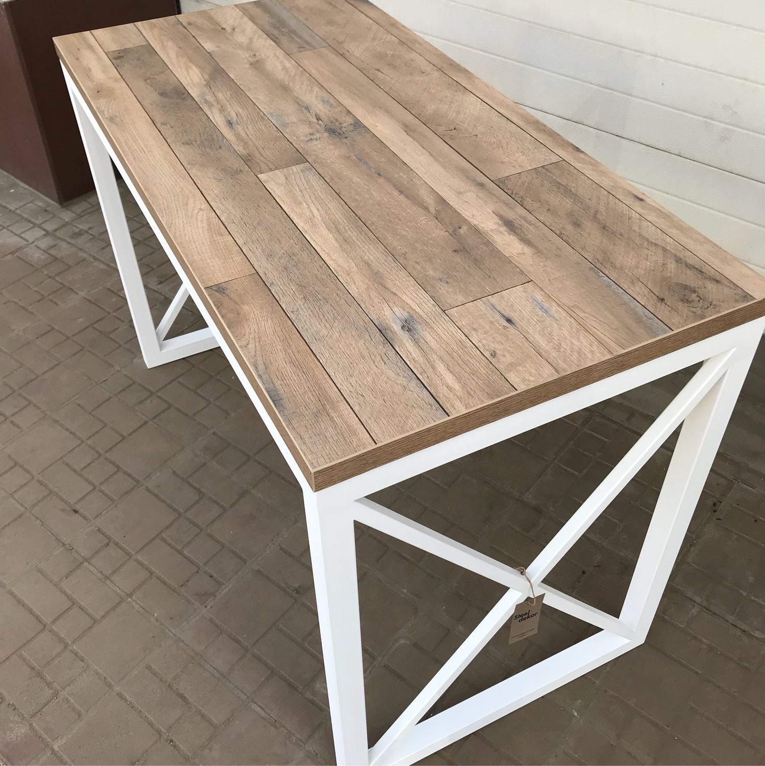 Белый деревянный стол лофт