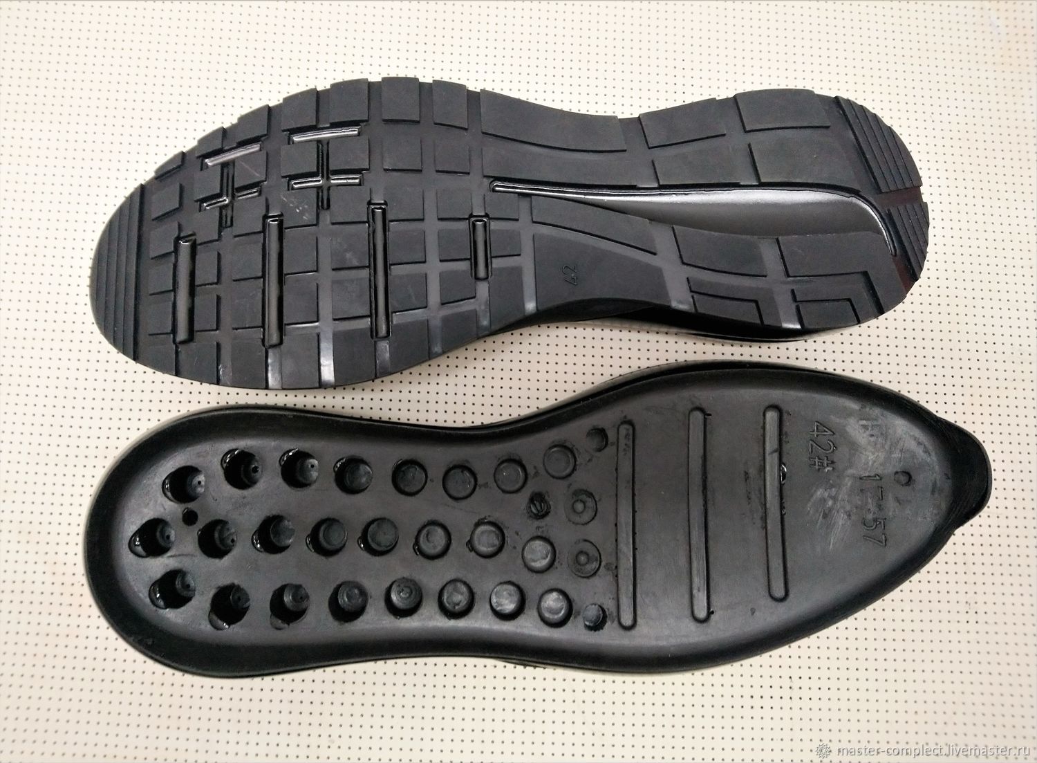 Производители подошв. Подошва кроссовок. Резиновая подошва для кроссовок. Подошва мужских кроссовок. Подошва мужских туфель.