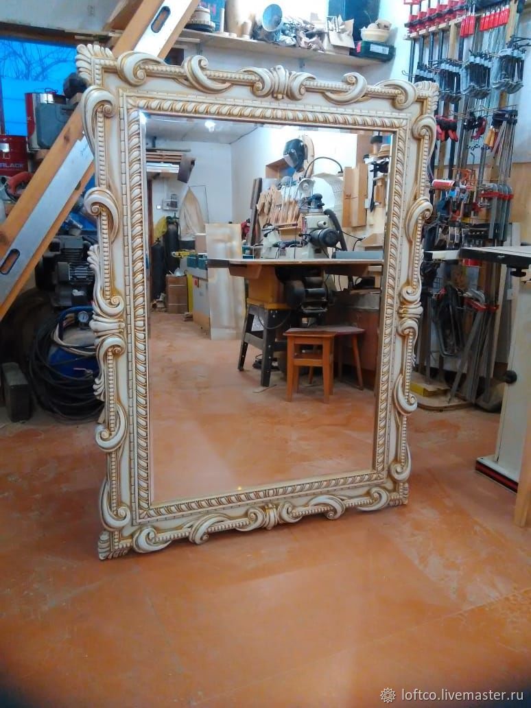 Серое зеркало в интерьере