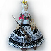 Статуэтка: Фарфоровая кукла в национальном костюме