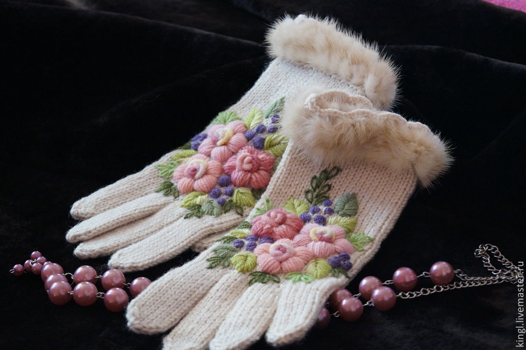 Вязаные перчатки с ручной вышивкой и мехом норки Вечное Ретро .