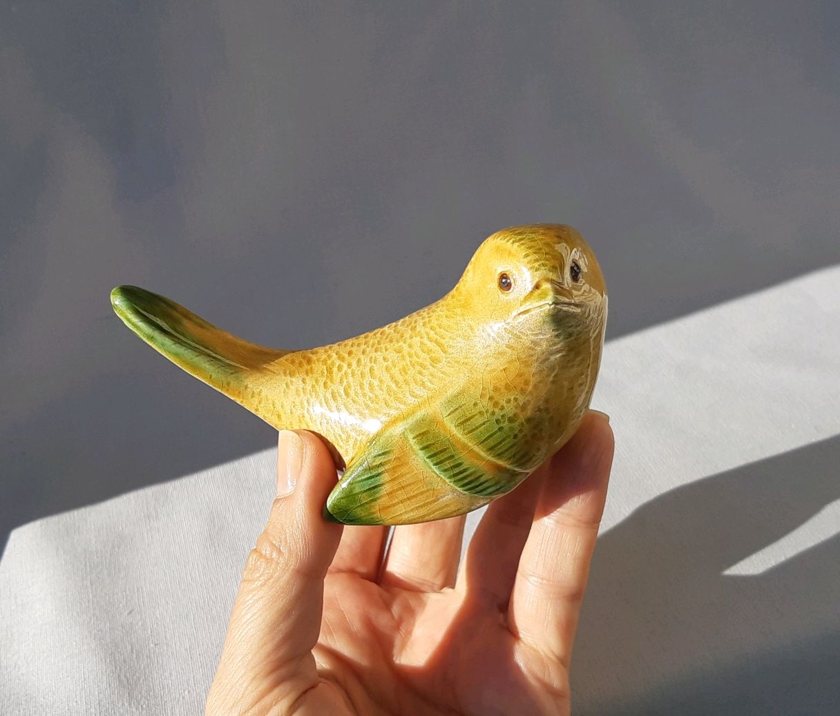 Золотые птички 2. Керамическая птичка. Птица керамика. Птицы из керамики. Золотая статуэтка птицы.