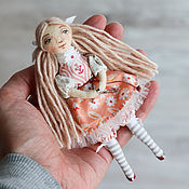 Елочная игрушка маленькая куколка. Авторская текстильная кукла ручной