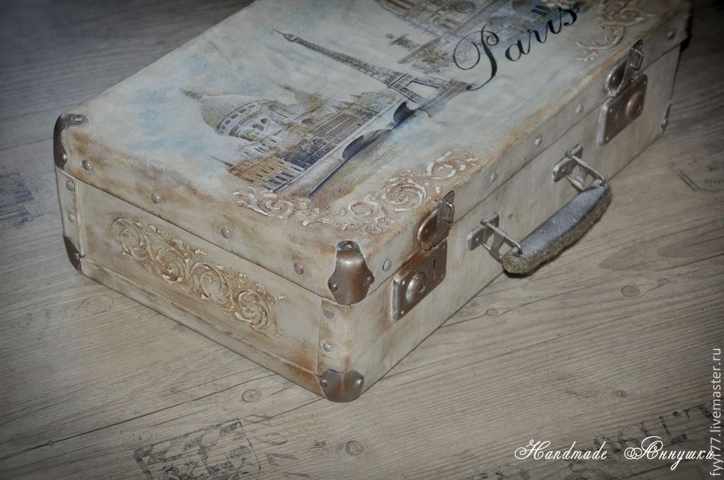 Старинный чемодан "Париж"