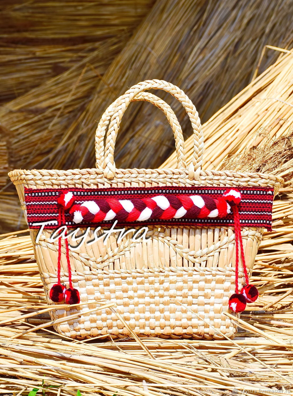 Плетеная сумка ручной работы декорированная в этно стиле