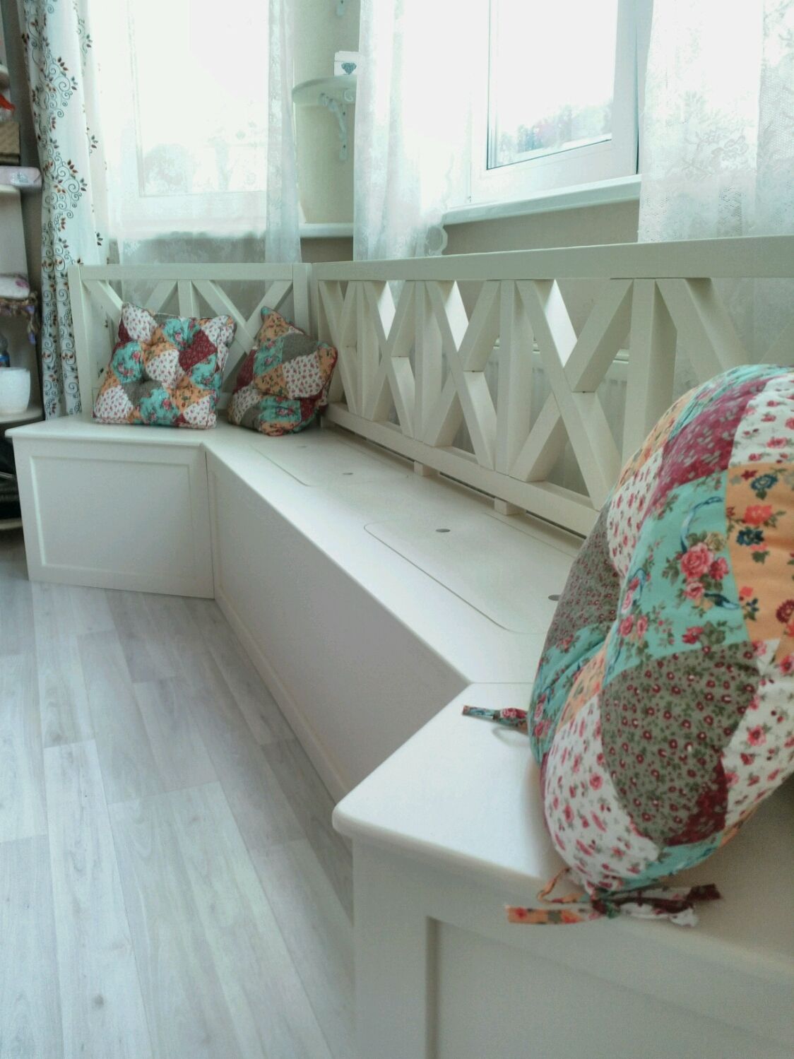 Деревянный диван скамья на кухню