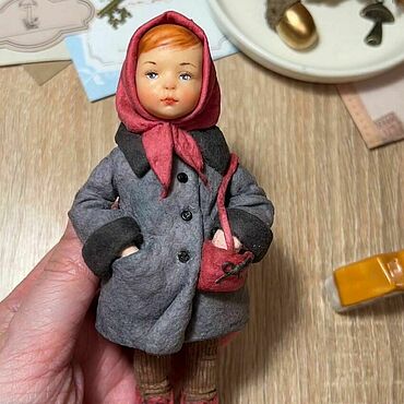 Сувениры и подарки ручной работы. Ярмарка Мастеров - ручная работа Девочка с сумочкой, ватная ёлочная игрушка.. Handmade.