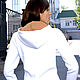 Белая женская толстовка, толстовка на молнии, с рисунком кот. Кофты. Лариса дизайнерская одежда и подарки (EnigmaStyle). Интернет-магазин Ярмарка Мастеров.  Фото №2