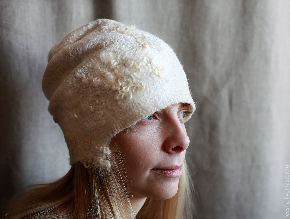 Felted hat female of extraordinary beauty!
