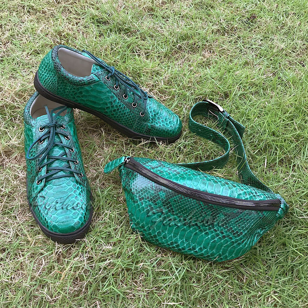a set of Python. The sneakers and Fanny pack, Training shoes, Kuta,  Фото №1