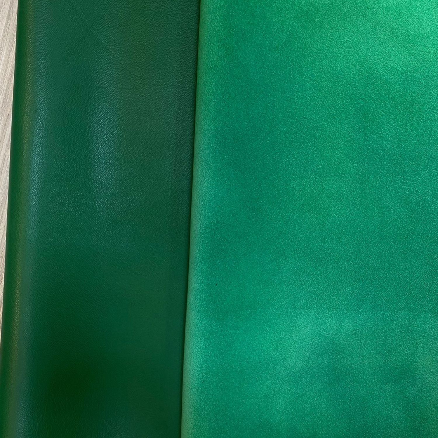 Зеленая кожа для стола