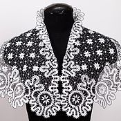 White and black lace collar