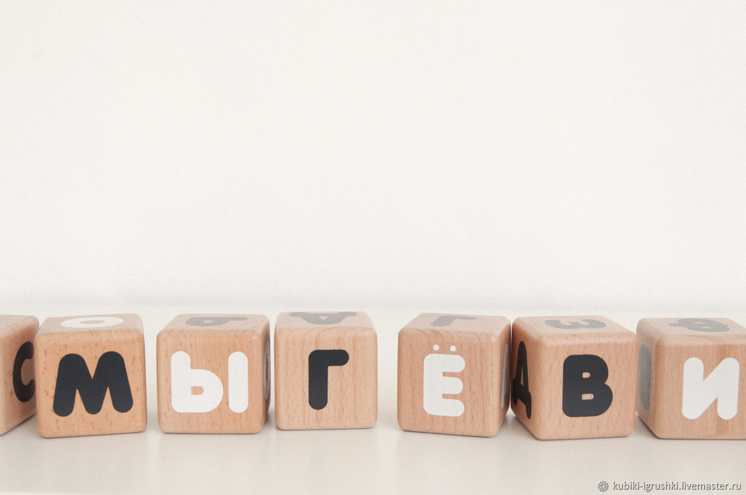 Слова из букв кубиков. Кубики с буквами. Деревянные кубики "алфавит". Детские кубики деревянные. Кубы с буквами.