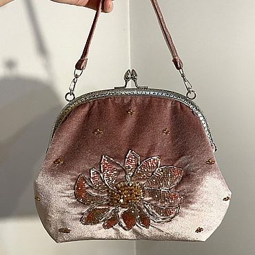 Сумки ручной работы. Ярмарка Мастеров - ручная работа Сумка женская. Сумка из розового бархата с вышивкой из бисера «Цветок». Handmade.