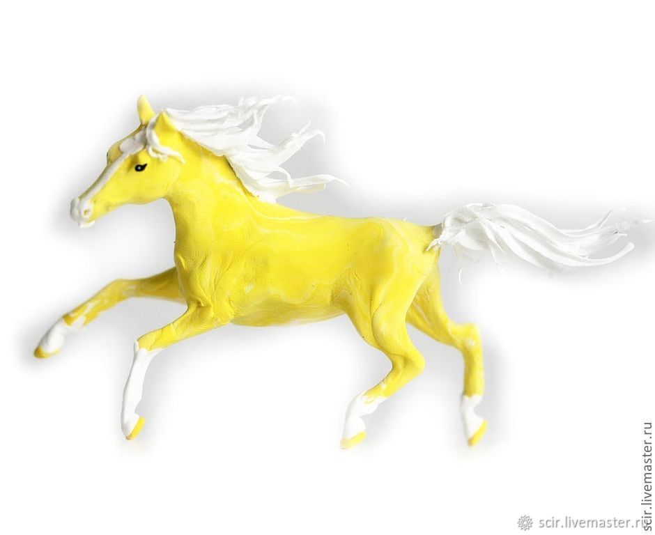 Желтая лошадка. Желтая лошадь. Желтая лошадь игрушка. Желтая статуэтка. Желтая мягкая лошадка.