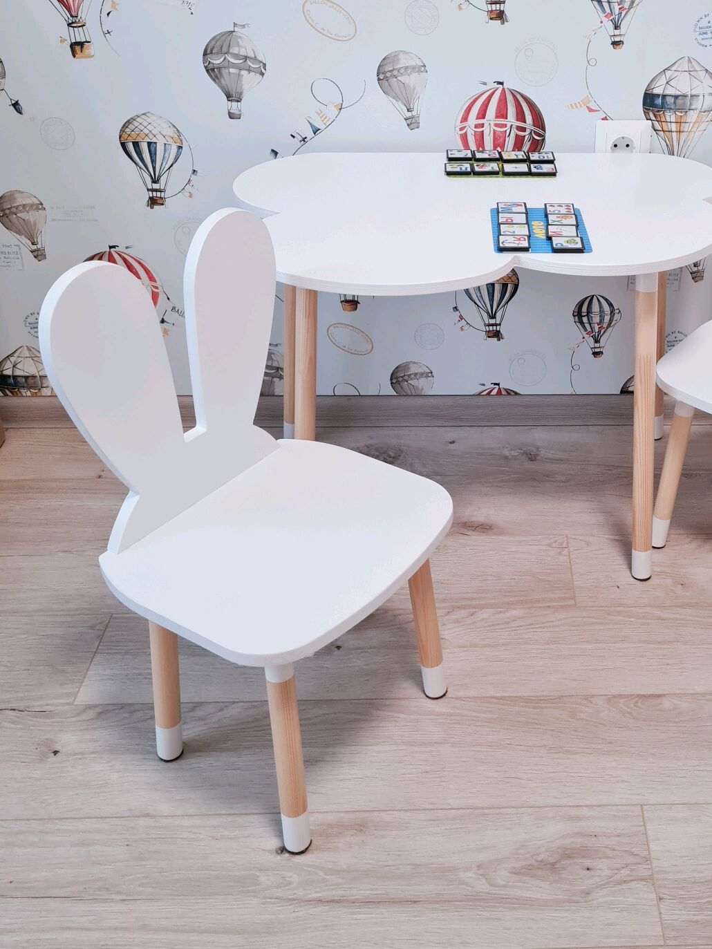 комплект детской мебели dimdomkids стол овал белый стул зайка белый