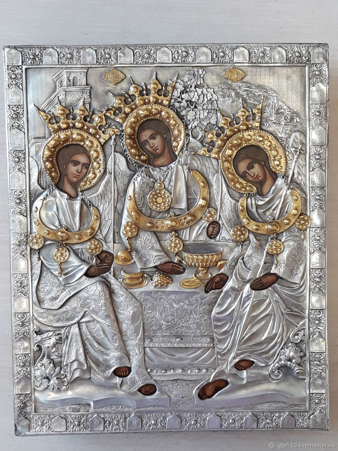 Золотой оклад икона Троица