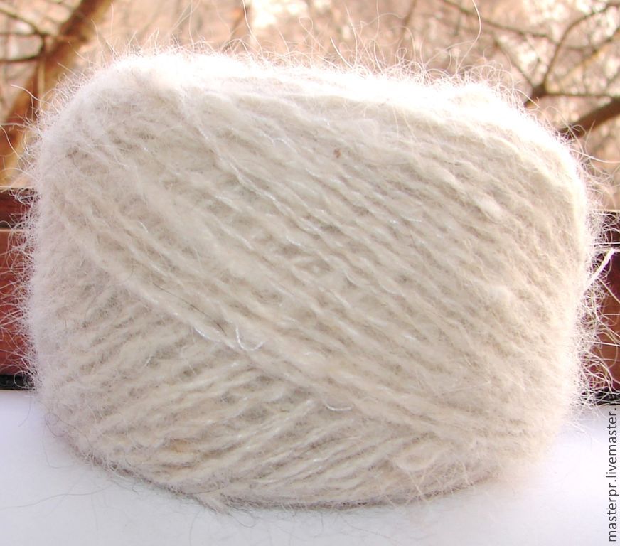 Yarn `White Fluffy` fluff Samoyed. 
Composition : 100% down Samoyed . 
Manual spinning . For hand knitting. 
The thickness of the thread – 160метров on 100gramm 
Yarn in skeins and washed .