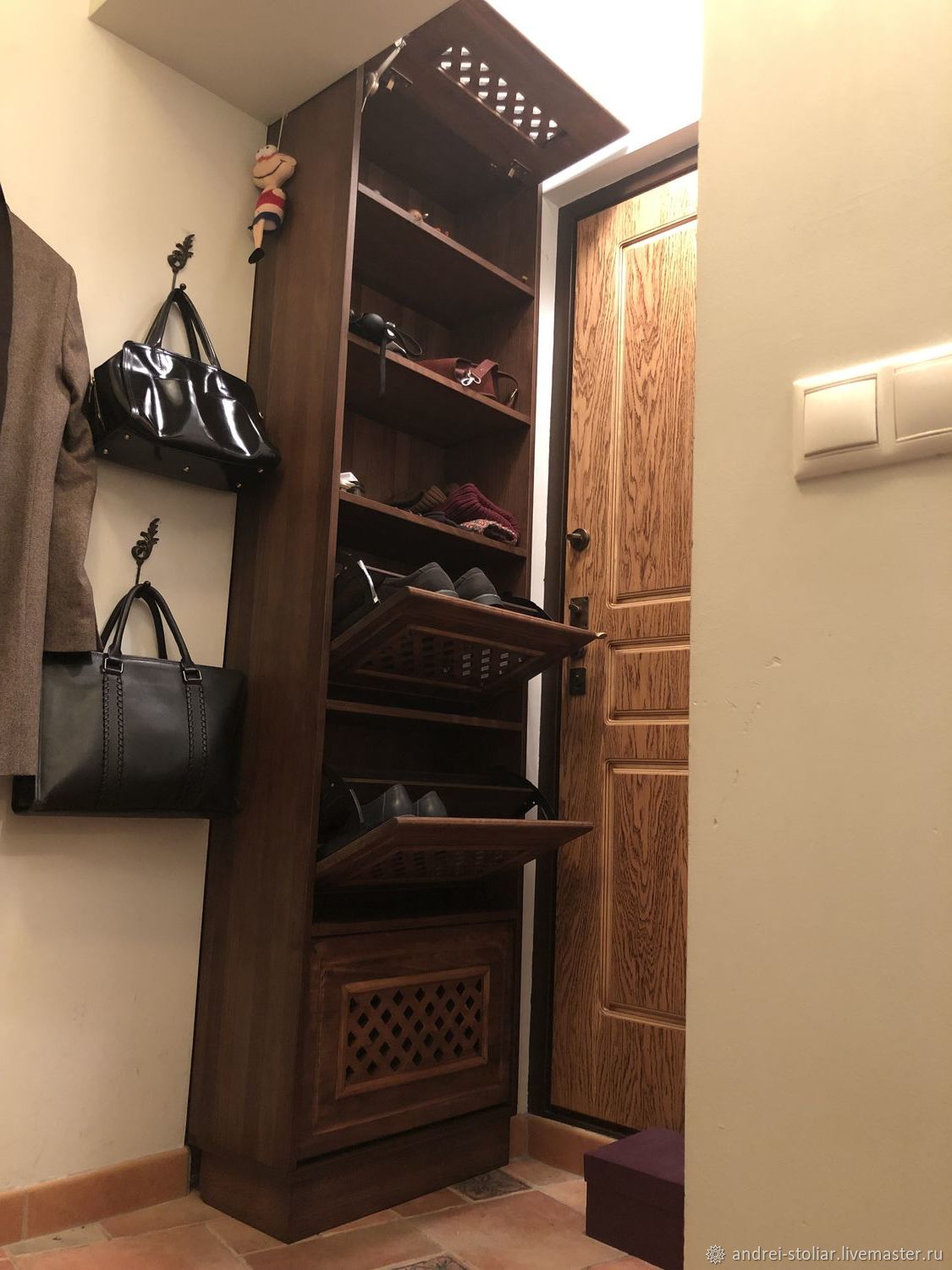 узкий шкаф в коридор с зеркалом