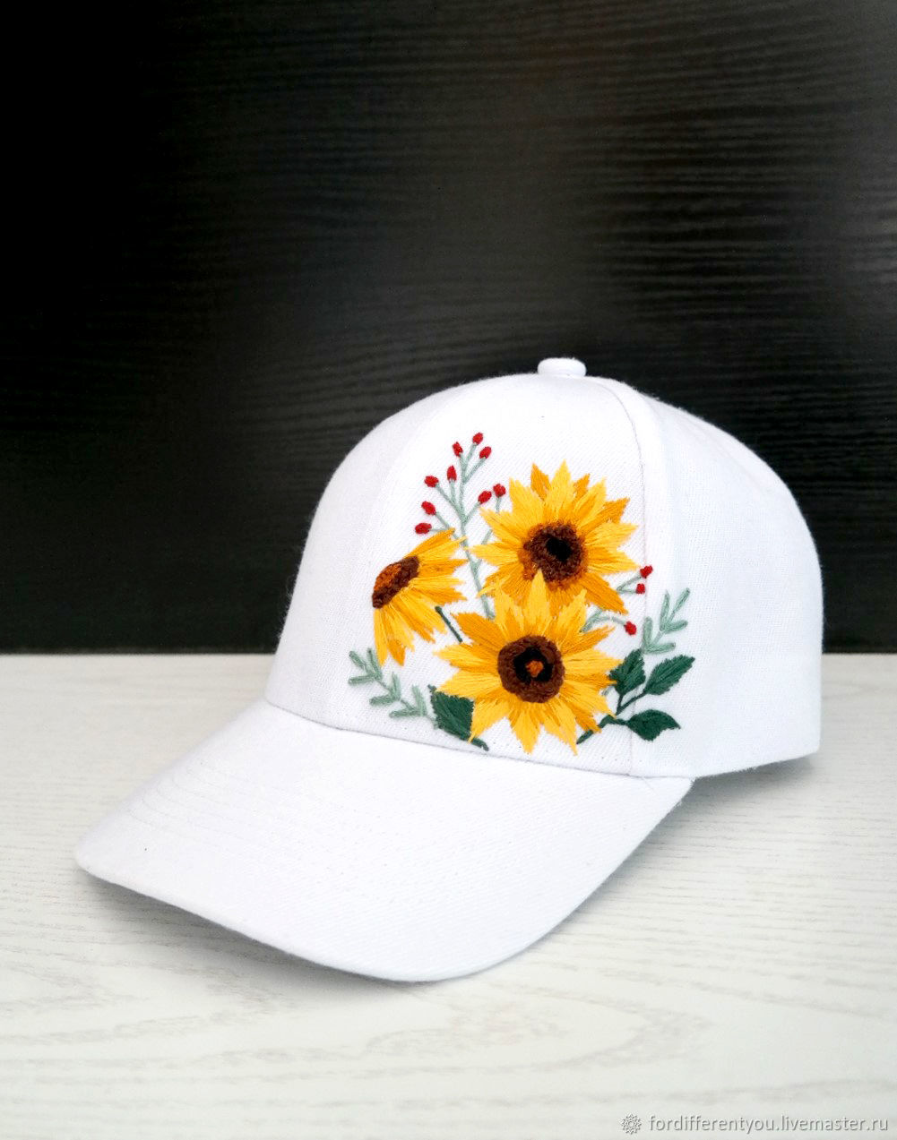 Бейсболка с ручной вышивкой в интернет-магазине Ярмарка Мастеров по ...