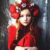 Красный венок для фотосессий с рожками