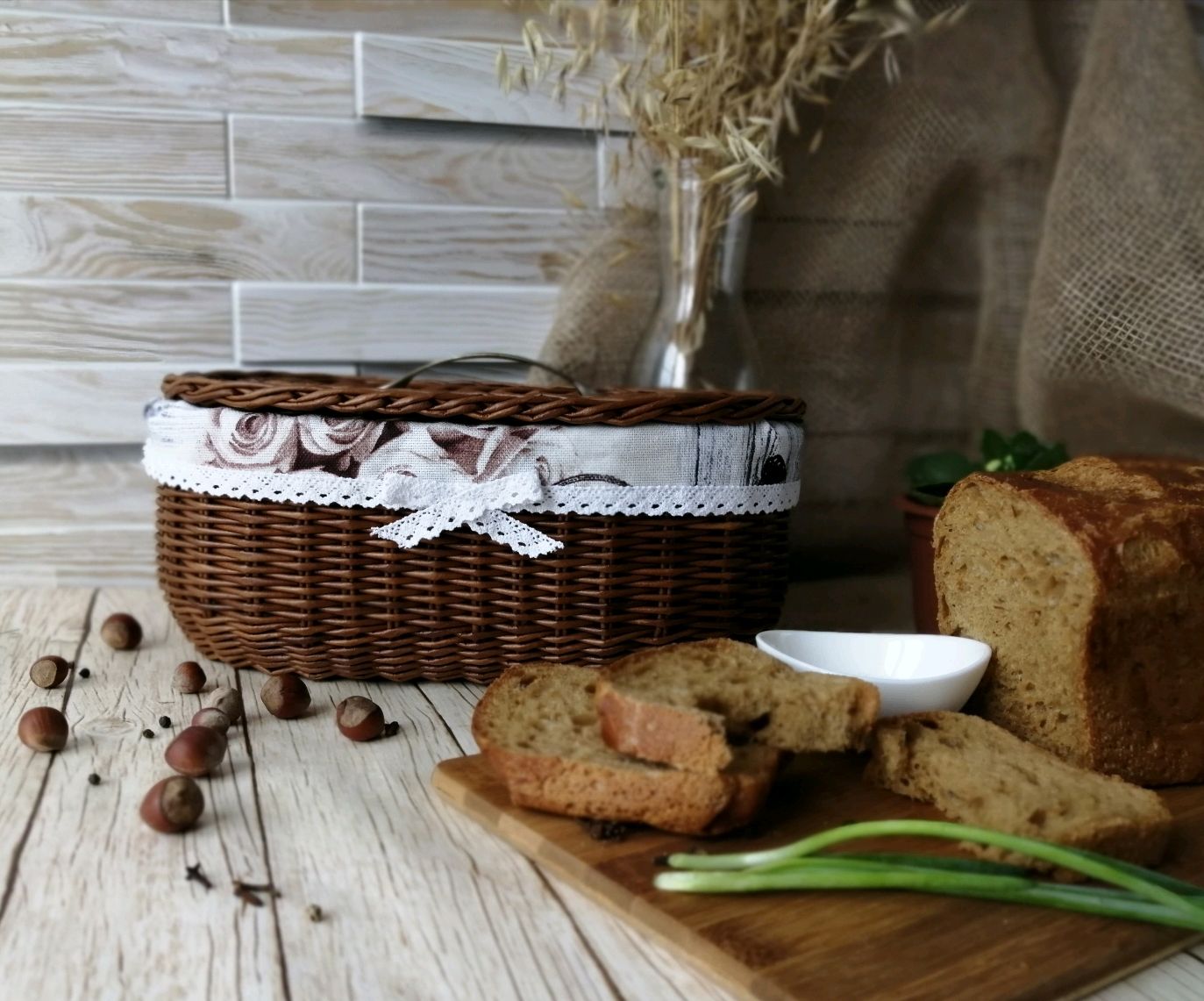 Хлебница в интерьере кухни фото