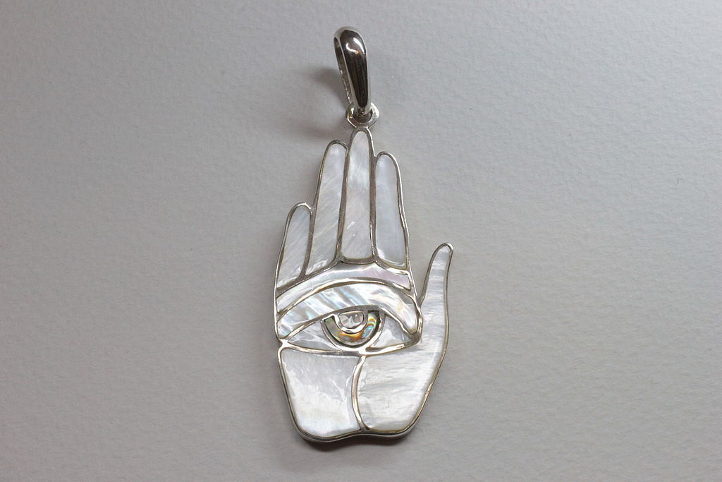 подвеска ладошка ювелирное. кулон ладонь будды. подвеска позолота "ладонь". подвеска ладошка. подвеска из золота в виде детской ладошки.