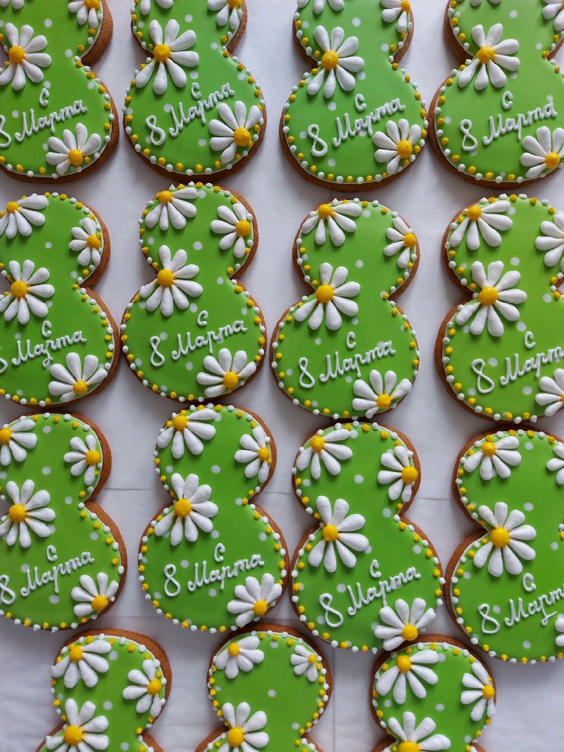 Имбирный пряник с окошком из леденца. Пряники на 1 сентября. Пряники на 1 сентября. Пряники из самары. Пряники из самары.