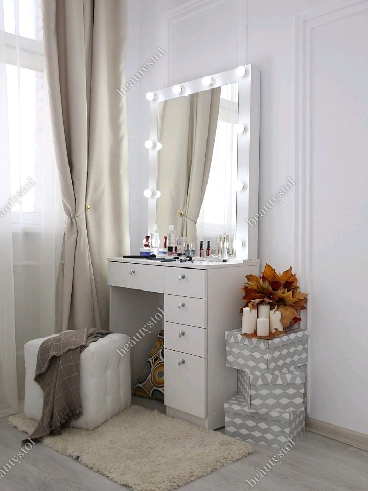 Столик в ванную с зеркалом