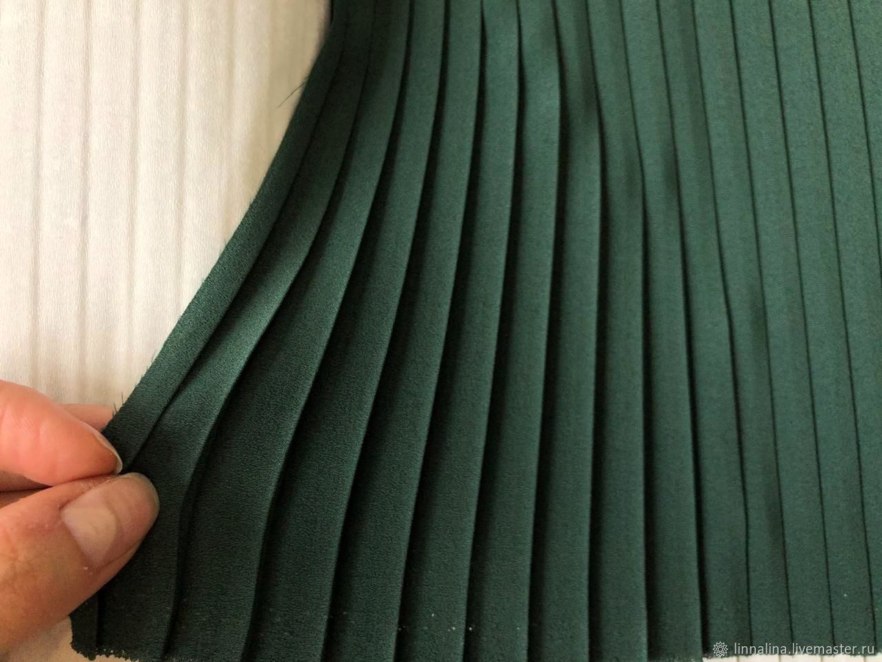 Плотный складка. OSTIN юбка женская плиссе зеленая экокожа арт. Ld3r5a 49. Ткань для плиссированной юбки. Юбка из плиссированной ткани. Платье из плиссированной ткани.