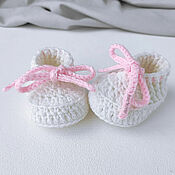 Работы для детей, handmade. Livemaster - original item Newborn gift: Moxie booties for girls, white. Handmade.