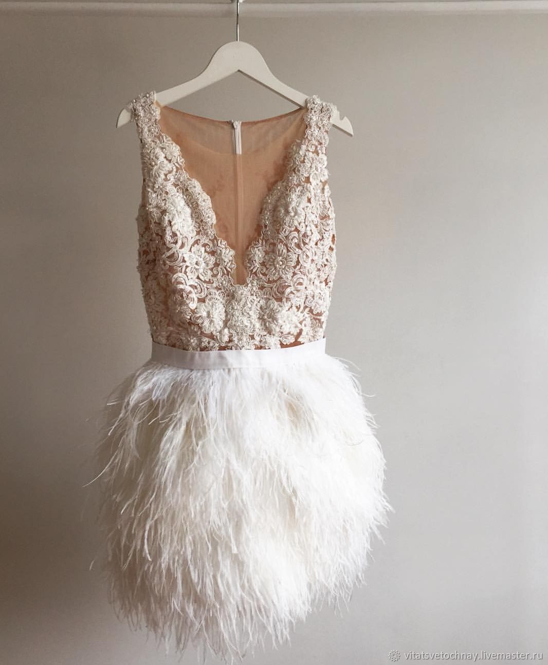 Женские платья с перьями — купить в интернет-магазине Ламода