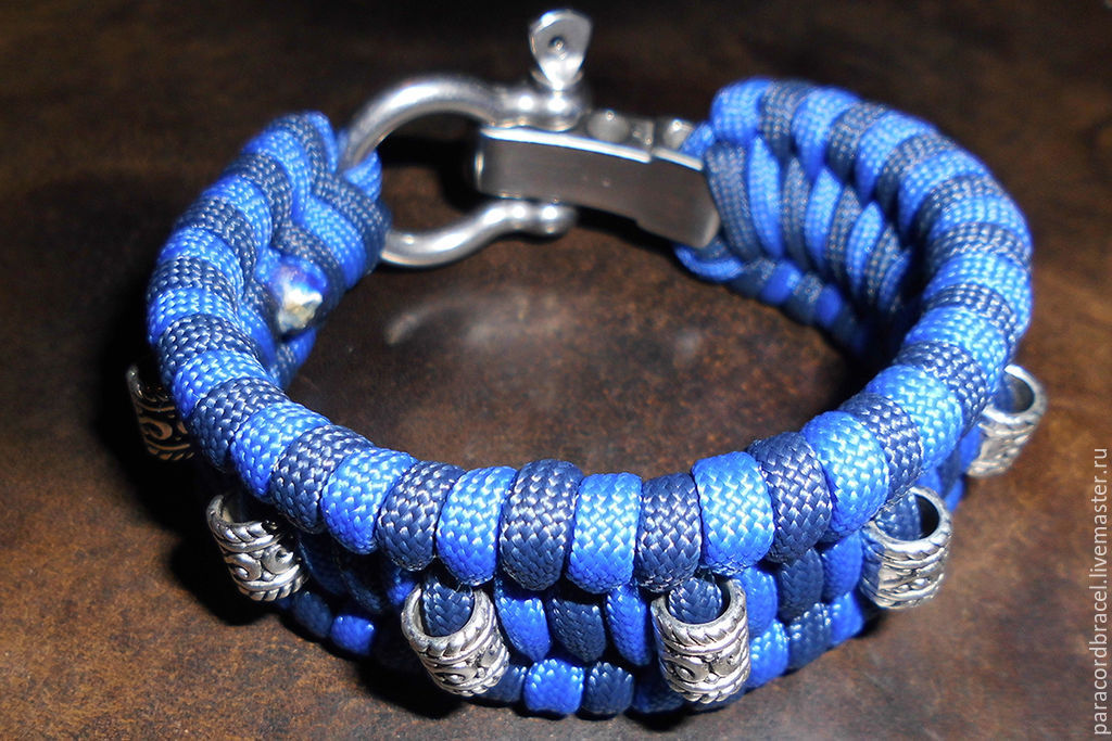 Плетение из паракорда с бусинами. Паракорд плетение кобра. Плетеный браслет паракорд. Браслет из паракорда. Темляк кобра.