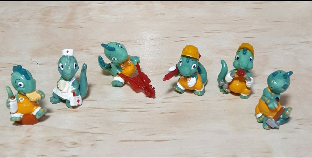 Киндер сюрприз группа. Коллекция Киндер сюрпризов 1990. Коллекция динозавров Киндер сюрприз 1990. Киндер сюрприз игрушки 1990.
