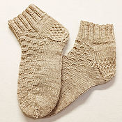 Women's mittens with POM-poms