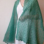 Openwork knitted shawl made of white linen
